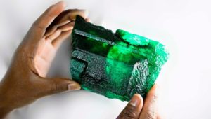 Edelstein mit über 5000 Karat: Kiloschwerer Smaragd in Sambia entdeckt