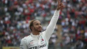 Hamiltons Blick gen Himmel – Vettels Verneigung
