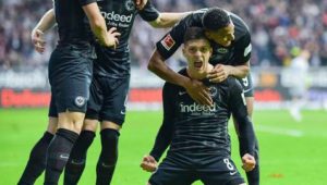Frankfurt setzt Serie mit 3:0 gegen Schalke fort