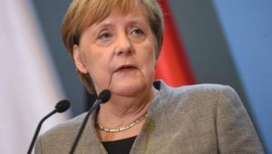 Angela Merkel warnt vor drohendem Wirtschaftsabschwung: „Müssen achtsam sein“