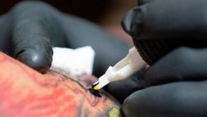 CDU will mehr Kontrollen bei Tattoos