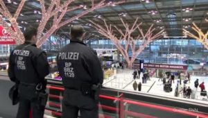 Anschlag auf Airport geplant? Polizei in Alarmbereitschaft – Suche nach Verdächtigen läuft