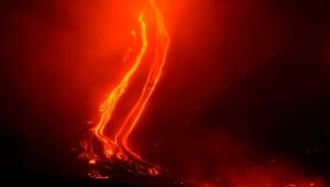 Vulkan Ätna lässt die Erde beben – Verletzte und Sachschäden